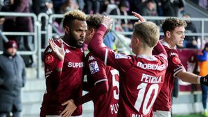 Rapid Bucureşti şi-a luat adio de la Aaron Boupendza. Ce a apărut pe contul oficial al giuleştenilor