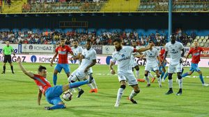 Caz disperat în Liga 1! Un străin a fugit din România după ce i-a născut soția! "Nu știu cum a reușit și cine l-a lăsat!" Un coleg l-a dat de gol