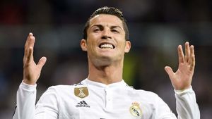 Ronaldo, surprins de camerele televiziunilor în timp ce făcea un gest în care se regăsesc toți iubitorii de fotbal: "Să recunoaștem, toți facem asta"