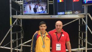 Cristian Luca - aur, argint și bronz la Europenele de haltere pentru juniori U17. Organizatorii au pierdut câteva seturi de medalii, așa că i-au dat românului doar una din trei