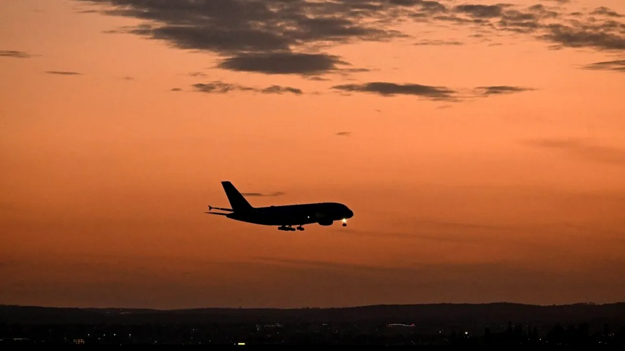 Aterizare cu emoții pentru fanii români care și-au prelungit sejurul în Cipru, după meciul României de la Larnaca. Cine era la bordul aeronavei: „Am tras o sperietură zdravănă”