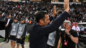 Scandal în tribune. Elias Charalambous s-a dus de urgență să își evacueze familia din calea fanilor furioși ai lui PAOK, după ce FCSB a câștigat cu 1-0