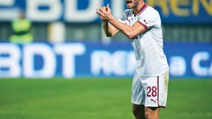 "Să joace Taban!"** Au rămas fără lumină și apă la cantonament, acum amenință că nu vor mai intra pe teren. Rapidiștii, revoltați de modul în care sunt tratați