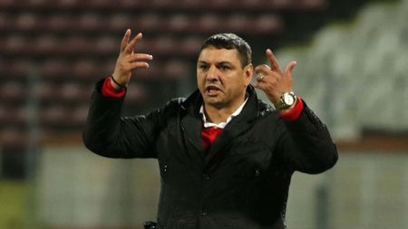 Ionel Ganea face iureş împotriva fanilor Rapidului care l-au atacat cu bulgări pe Marius Şumudică! „Să fie interzişi pe stadion!”