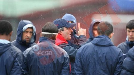 Stoichiță, fără soluții** "Sunt obligat să folosesc cuplul Jelev-Baciu în apărare"