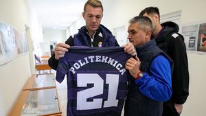 ASU Politehnica Timişoara ar putea scăpa de particula ASU! Anunţul rectorului UPT şi părerea despre scăderea dramatică a numărului de spectatori la meciurile echipei alb-violete