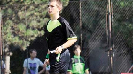 Un arbitru de 17 ani a fost bătut crunt la un meci din Liga a V-a, Botoșani!** Crăciunescu cere pedepsirea autorilor: "Niște bestii!"