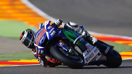 Jorge Lorenzo câștigă la Aragon. Rossi pe locul 3, după un duel old school cu Pedrosa. "Il Dottore" mai are un avans de 14 puncte la general
