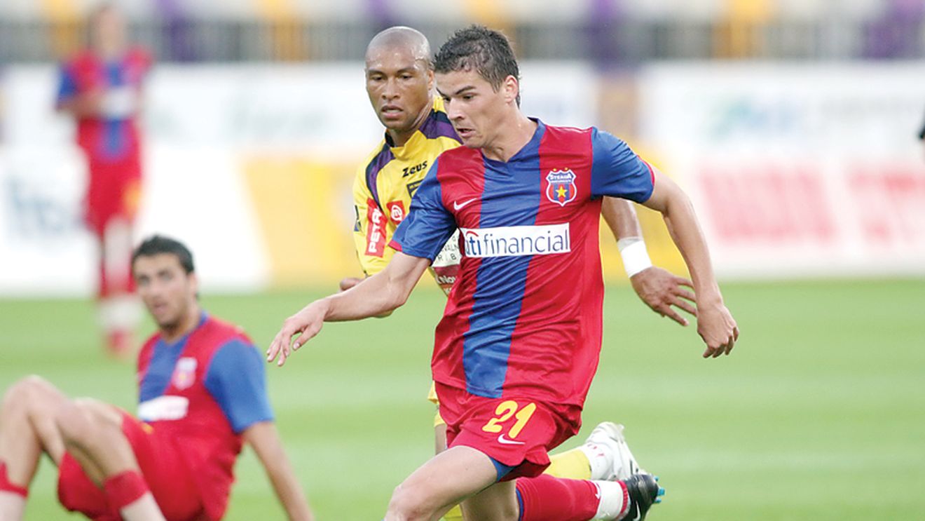 Bătaie mare pe un loc de titular la mijlocul Stelei