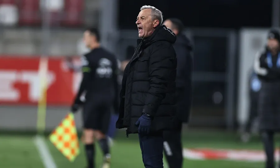 Debandadă totală în Superliga. Ce a pățit şi Mircea Rednic cu fotbaliştii a trebuit să îi dea afară