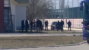 Mircea Lucescu, întâlnire de ultima oră cu Gigi Becali! Cine l-a acompaniat pe „Il Luce” la baza FCSB. Un preot a întâmpinat grupul | VIDEO