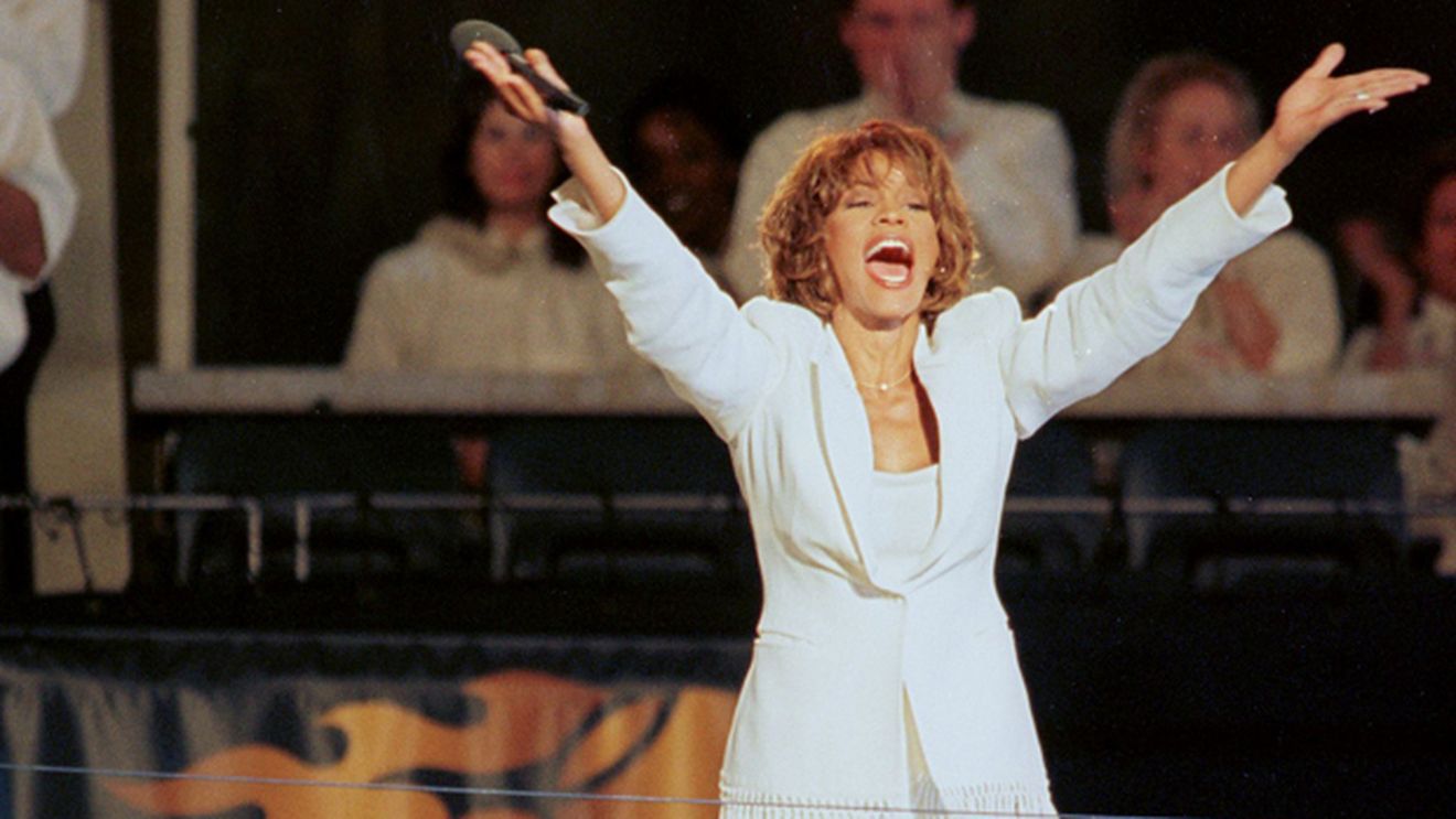 A murit "VOCEA"!** VIDEO Cum impresiona Whitney Houston la Super Bowl, în 1991