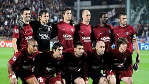 Un fost fotbalist important de la CFR Cluj le dă curaj elevilor lui Dan Petrescu înaintea returului cu Lazio: „Nu este imposibil, presiunea e pe ei”. Ce sugestie a primit antrenorul campioanei