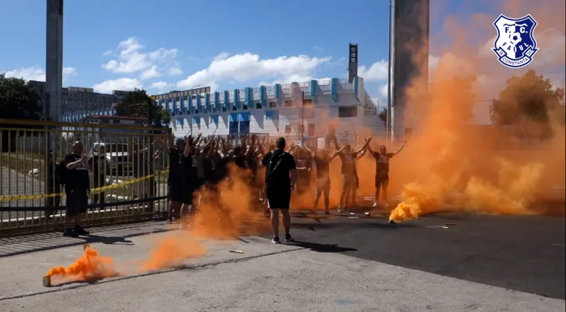 VIDEO | Fanii Farului au făcut spectacol înaintea meciului cu Petrolul. Au mers la antrenament și au cântat alături de fotbaliști