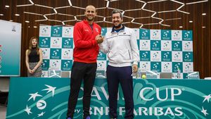Rush hour! Marius Copil a făcut spectacol la Cluj, spectatorii n-au avut timp nici să-și deschidă o apă plată. "Nu mi-am găsit adversarul nici pe YouTube!". România conduce după primul meci de Cupa Davis cu Maroc 