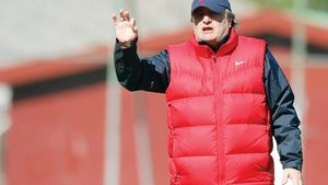 Steaua sare la gâtul arbitrilor: "Orbuleț a avut orbul găinilor"** Becali: "Deaconu a arbitrat șmecherește"