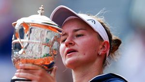 Barbora Krejcikova, reacție emoționantă după câștigarea Roland Garros: „Știu că mă privește din ceruri!" Cui i-a dedicat victoria | VIDEO