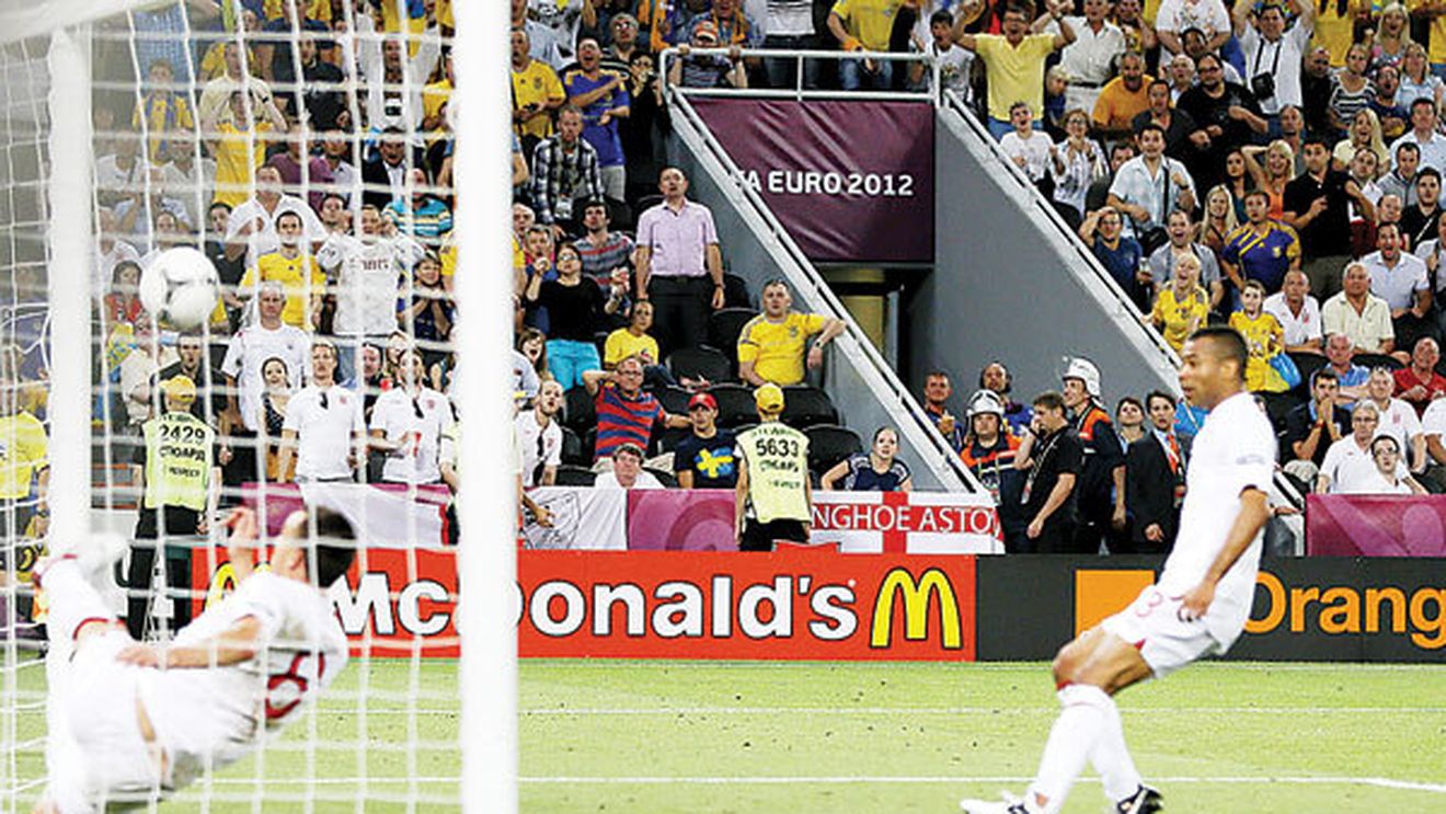 Brigada de la meciul Anglia - Ucraina nu are nicio scuză pentru că n-a observat reușita lui Devic:** "Și chiorii vedeau!"