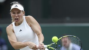 A făcut scandal când Simona Halep a fost avantajată cu un wildcard, iar acum a primit și ea unul la Wimbledon, dar s-a făcut de râs! Caroline Wozniacki a fost desființată în turul 3 de câștigătoarea de acum 2 ani de la Londra