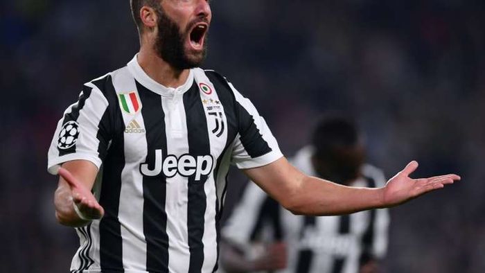 Gonzalo Higuain nu se dezminte. VIDEO | "Pipita" a lovit un antrenor de la Juventus în timpul unui antrenament
