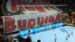 Fanii Rapidului, atmosferă incendiară în Sala Polivalentă! Cristi Săpunaru, alături de suporterii care au făcut spectacol la marele meci cu Gyor | VIDEO