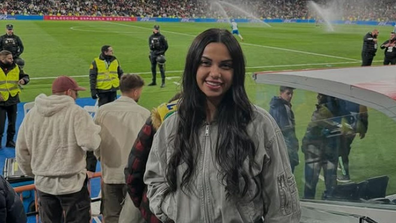 Iubita milionarului din fotbal se teme să mai doarmă singură în casa spartă de hoți, după jaful în care au dispărut bijuterii de 75.000 de euro