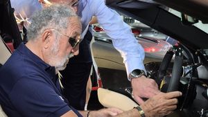 Ion Țiriac tocmai a cumpărat trei limuzine Bentley, într-o singură zi! Motivul din spatele afacerii: „E o premieră pe piața auto!”