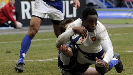 Victorie „subțire" pentru „cocoși"