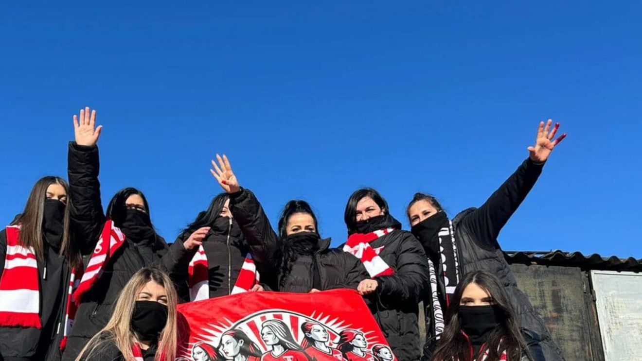 Clubul din Superligă care are brigadă de fete în peluză. FOTO