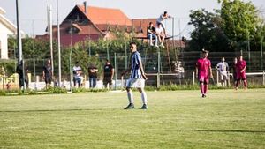 EXCLUSIV | Povestea celui mai nou debutant în Liga 1, la 18 ani. La 6 ani a venit de mână cu tatăl său la stadion. "Nu l-am primit la antrenament, pentru că era prea mititel. Dar când am văzut ce făcea cu mingea... E un super talent"