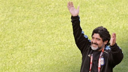 FOTO** Maradona a făcut SHOW pe teren înainte de meciul Argentina - Nigeria!