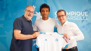 Olympique Marseille l-a transferat pe internaționalul brazilian Luiz Gustavo de la VfL Wolfsburg