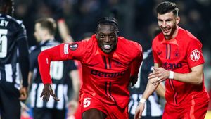 Cine transmite la TV FCSB - PAOK