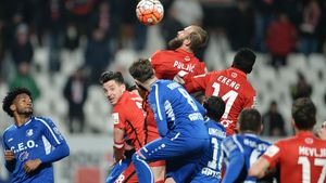 Pandurii - Dinamo 0-0. Gorjenii n-au reușit să câștige, deși au jucat în superioritate numerică din minutul 68. Cele două echipe ratează șansa să se apropie de Steaua