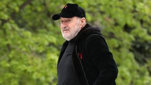 Gigi Becali nu vrea să creadă că americanii au dat 6.000.000 de euro pe Louis Munteanu şi a reacționat vehement