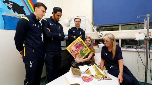 FOTO | Vlad Chiricheș a împărțit cadouri unor copii într-un spital din Londra