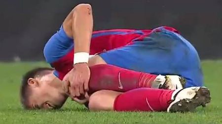 FOTO | Accidentare gravă pentru Florin Tănase în meciul cu CS U Craiova. Stelistul a avut nevoie de targă pentru a părăsi terenul. Reghecampf: "După cum spune doctorul, e destul de grav"
