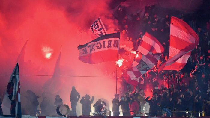 Ce veste pentru Ovidiu Burcă și jucătorii din „Ștefan cel Mare”! Fanii lui Dinamo, la al doilea sold-out la rând pe „Arcul de Triumf”. Câte bilete mai sunt disponibile pentru meciul cu Buzău | EXCLUSIV