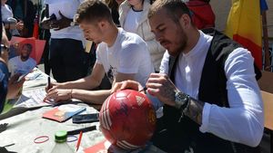 VIDEO | Alibec, Florin Tănase și Gnohere s-au întors la școală. FCSB își promovează vedetele în fața elevilor înaintea derby-ului cu Dinamo
