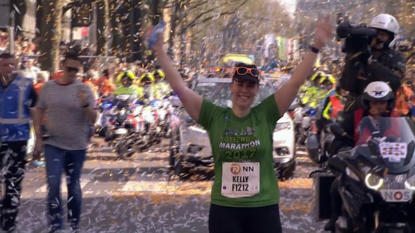 VIDEO | Moment emoționant oferit de o atletă în cadrul maratonului de la Rotterdam. Cum a fost așteptată sportiva după un parcurs de peste șase ore 