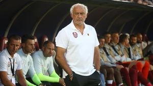 „Bun venit în familia CFR Cluj”. Fotbalistul cu peste 150 de meciuri în Ligue 1 a fost transferat oficial