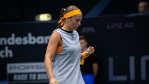 Cea mai antipatică jucătoare din WTA, care a făcut o glumă nesărată la adresa Soranei Cîrstea, este „fițoasă” când vine vorba de hainele pe care le poartă! „Designerul meu se consultă la model și culoare cu mine”