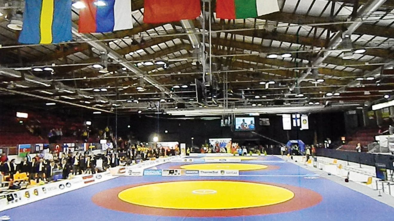 Lupte pe gheață. Europeanul de lupte, organizat într-un patinoar de 2,5 milioane de euro