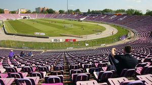 "Pe acest stadion a cântat Shakira!". Soarta arenei "Dan Păltinișanu", târătă în luptele electorale din județul Timiș, la o dezbatere publică transformată în circ: "Ce bazaconii spuneți? Vă dau în judecată!"