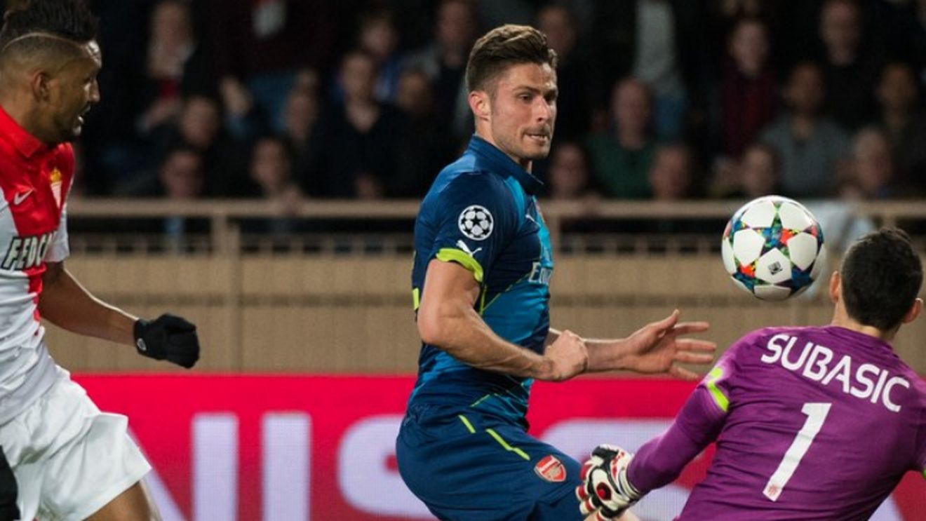 
Glumă sau prostie? Râzi cu lacrimi: ce a putut scrie pe twitter un fost "tunar" în timpul meciului Monaco - Arsenal