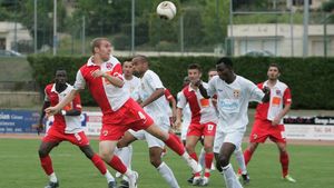 "Câinii", înecați** cu Evian