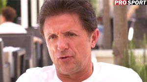 Gică Popescu îl aduce cu picioarele pe pământ pe Octavian Popescu, starul de la FCSB: „Să joci la o echipă importantă de afară nu este simplu”! Exemplul dat de fostul căpitan de la FC Barcelona