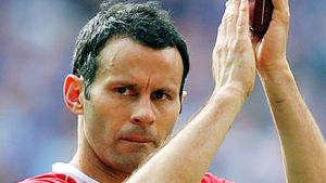 Giggs și-a prelungit contractul cu United! **VIDEO - Vezi cele mai tari 10 goluri ale galezului