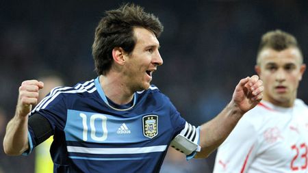 VIDEO Messi știe fotbal și fără Iniesta și Xavi în spate!** Eveniment: prima triplă internațională a "Balonului de Aur"
