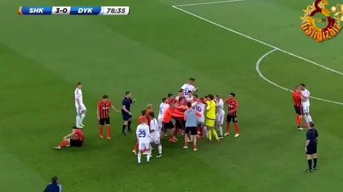 Fotbal sau K1? VIDEO | Șahtior conducea cu 3-0 în minutul 79 al derby-ului cu Dinamo Kiev când jucătorii au început să-și împartă pumni și picioare.  Mircea Lucescu a intervenit și el